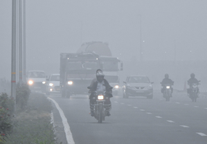 Delhi-NCR Wakes up to Dense Fog with AQI in Moderate to Poor Categories