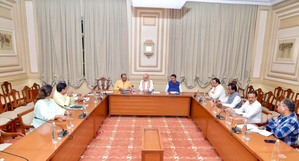 Maha BJP Leaders Meet Amit Shah, Make Case for Contesting 160 Assembly Seats 