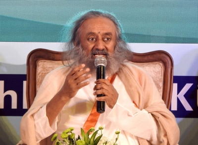 'Will Accept the Suggestion', Says Sri Sri Ravi Shankar as He Praises PM Modi's Appeal for Yoga Camps in Uttarakhand