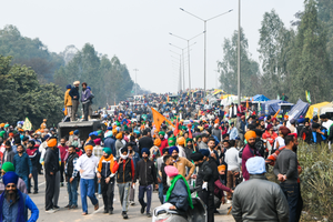 Huge Build-up of Farmers on Haryana Borders Ahead of March to Delhi