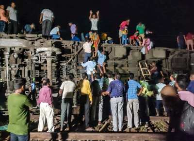 6 Coaches of Kamakhya-bound Northeast Express Derail in Bihar's Buxar, No Reports of Casualties 