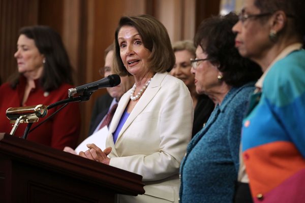 Pelosi Urges Expansion of US Sanctions against Russia