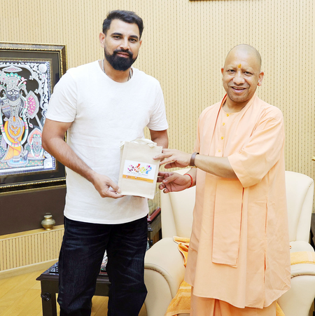 India Pacer Mohammed Shami Meets Uttar Pradesh CM Yogi Adityanath in Lucknow