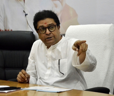 Raj Thackeray 'mutes' Midnight Birthday Bash, Cuts 55 KG Cake at Home