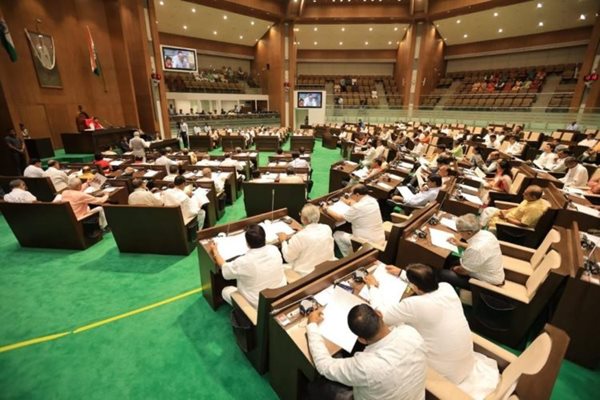 Cong MLA Tears Copy of 'Love Jihad' Bill in Gujarat Assembly