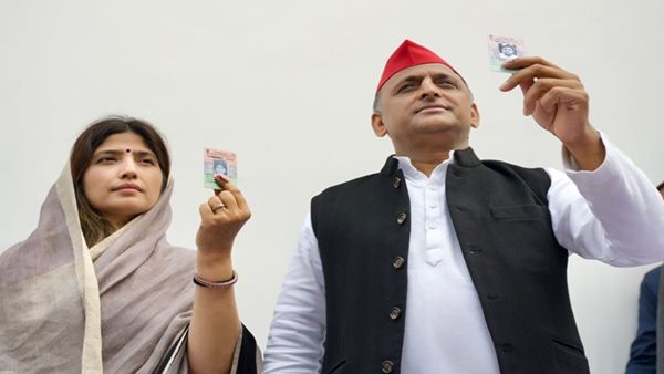 Dimple Yadav takes oath as Lok Sabha MP, seeks Sonia's blessings