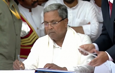 Siddaramaiah Takes Oath as 24TH CM of K'taka 