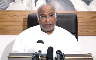 Kharge Criticises Petrol, Diesel Price Surge; Calls It 'fuel Loot' amid Fourth Hike in Two Weeks