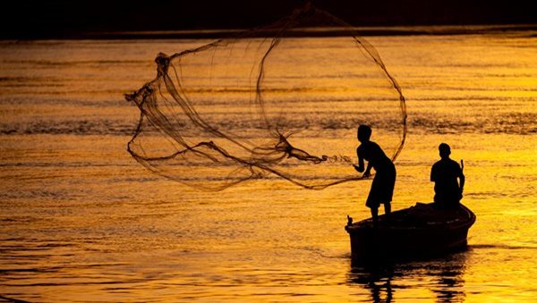 Sri Lankan Navy arrests 16 Indian fishermen