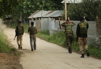 Soldier, Terrorist Killed in Pulwama Encounter