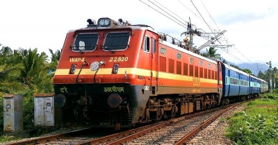 Panic in Poorabiya Express after Smoke Emission, Passengers Jump Out as Train Stopped