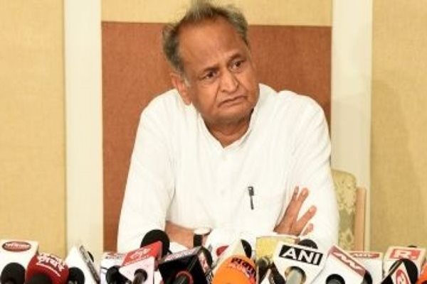 Gandhi Loyalist Ashok Gehlot Bats for Sonia, Rahul