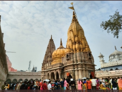 Kashi Vishwanath Dham Sets New Record with 6 Lakh Devotees in a Day