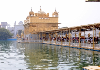 Devotees Throng Golden Temple on Bandi Chhor Divas