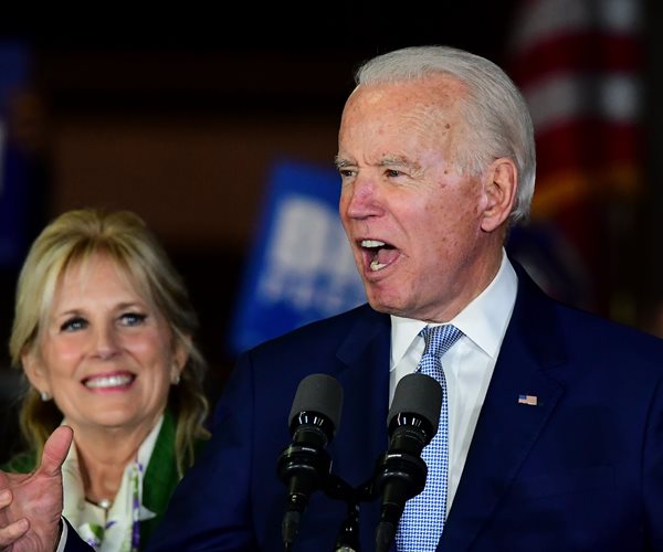 Biden Squeezes by Sanders in Maine