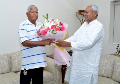 Ahead of Oppn Meet, Lalu Calls on Nitish in Patna