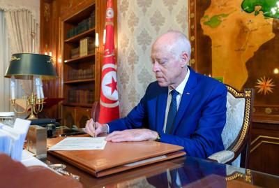 Tunisian President Sacks Prime Minister