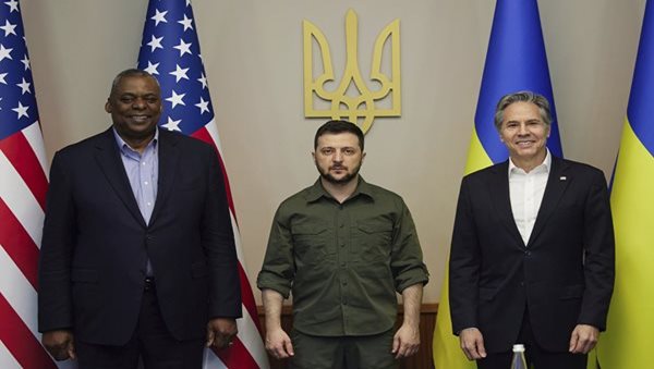 Top US officials meet Zelensky in Kiev