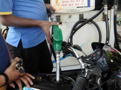 Fuel Prices Hiked Again; Petrol Crosses RS 102, Diesel at RS 95.20/litre in Delhi
