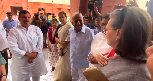 Oppn protests on Parliament premises, reiterates demand for Pradhan's resignation