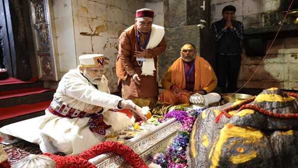 PM Modi offers prayers at Kedarnath temple