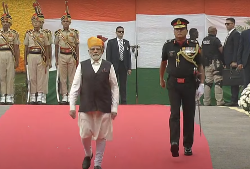 PM Modi Greets People on 77TH Independence Day