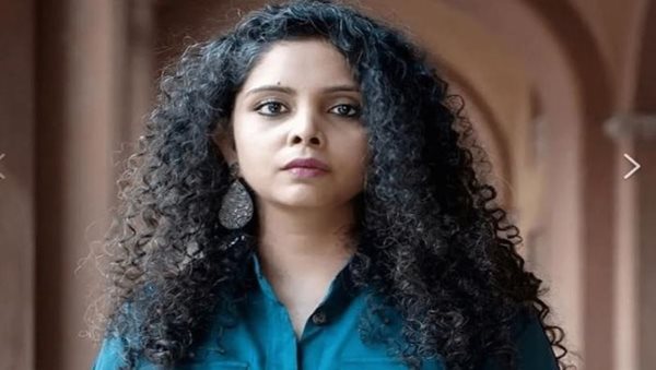 Rana Ayyub stopped at Mumbai Airport while on way to UK