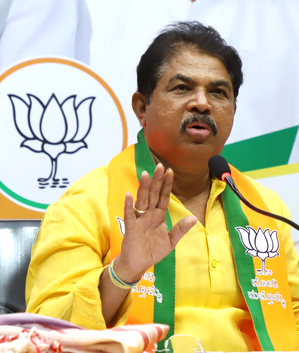 Karnataka BJP Warns of Protest over Gruha Laxmi Dues Issue; Seeks Apology from Minister