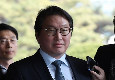 SK Group Chairman Meets with CEOs of Amazon, Intel
