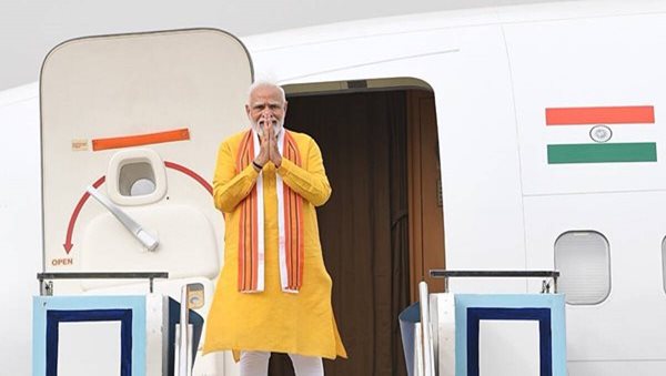 Modi offers prayers in Lumbini's Maya Devi Temple 