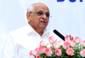 Gujarat CM Flags off 'Unity March', Urges People to Go for Swadeshi Products 