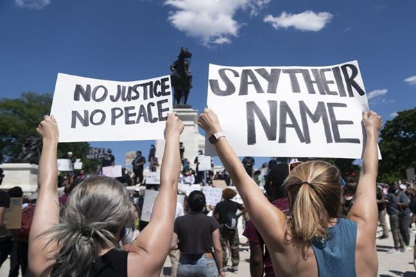 Over 100 Arrested for Vandalizing Statues in US