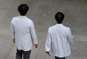 Strike Vote at Seoul National University Hospital Raises Concerns of General Strike