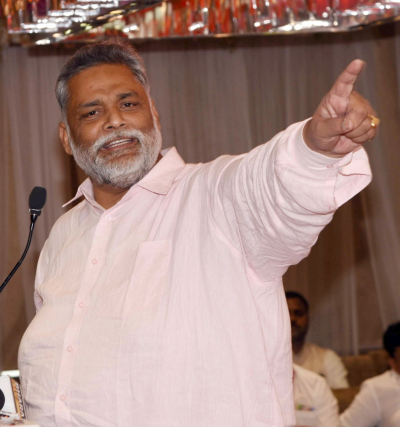 Purnea Police Scan Documents of Vehicles Used for Campaigning by Pappu Yadav