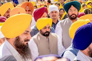 Led by Punjab CM, Thousands Hold Prayers in Golden Temple for Drug-free State