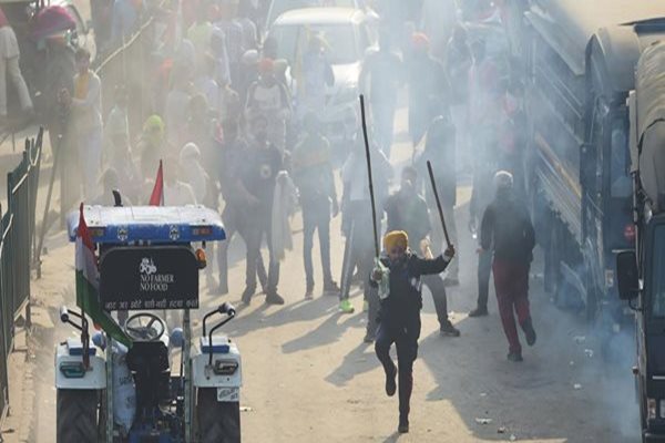 FIR against Rakesh Tikait, Other Farmers Leaders for Jan 26 Violence