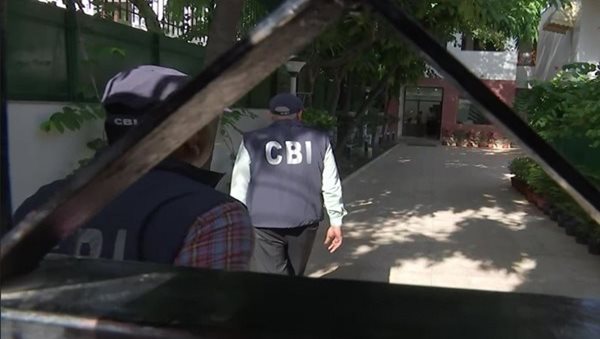 Early morning CBI raids Manish Sisodia's house in excise policy case