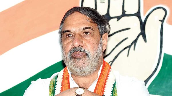 Congress reaches out to Anand Sharma, sends Rajeev Shukla to resolve issues