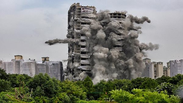 Noida's Supertech twin towers demolished