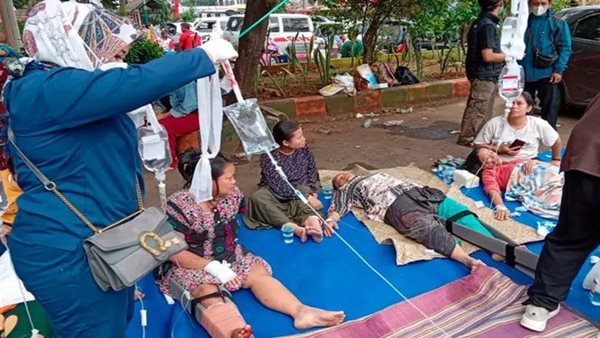 162 killed as quake jolts Indonesia's Java
