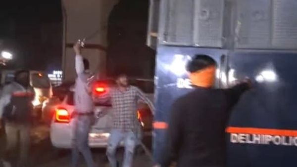 Mehrauli Murder: Men with swords attack police van carrying Aaftab