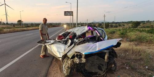 7 killed after car rams into road divider in Karnataka