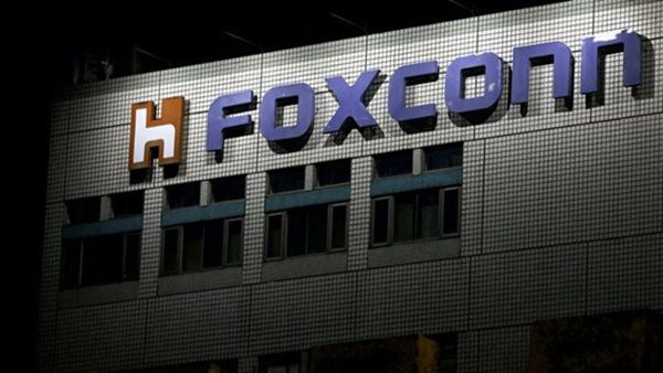 Violent protests erupt at Foxconn's largest iPhone factory in China