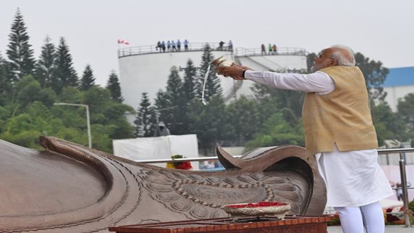 PM Modi unveils 108-feet tall 'Statue of Prosperity' in Bengaluru