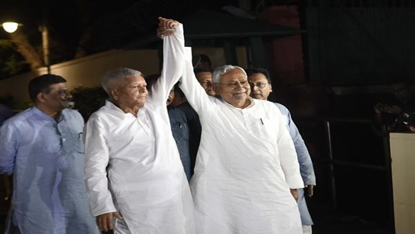 Opposition unity 'core' as Nitish and Lalu meet Sonia